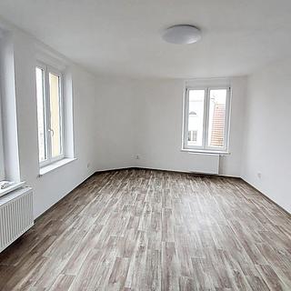Pronájem bytu 2+1 75 m&sup2; Cheb