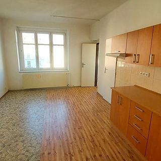 Pronájem bytu 3+1 84 m² Cheb, Karlova