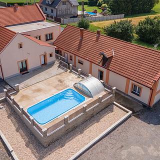 Prodej rodinného domu 558 m&sup2; Všetaty