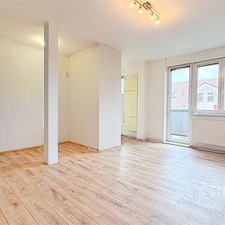 Pronájem bytu 1+kk a garsoniéry 38 m² Brno Židenice, Souběžná