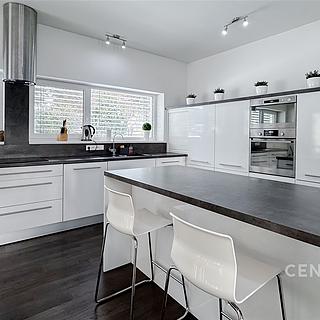 Pronájem bytu 5+1 a více 210 m&sup2; Adamov