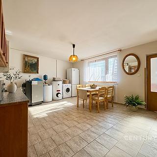 Pronájem bytu 1+1 50 m² Brno Žebětín, Akátová