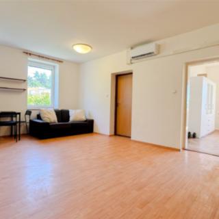 Prodej bytu 2+1 70 m² Zastávka