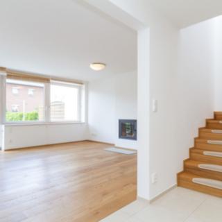 Pronájem rodinného domu 220 m² Praha