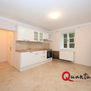 Pronájem bytu 1+1 39 m² Černošice, V Horce