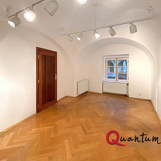 Pronájem kanceláře 18 m² Praha Hradčany, Loretánské náměstí