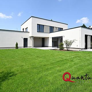 Pronájem rodinného domu 250 m&sup2; Šestajovice