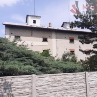 Prodej výrobního objektu 1 350 m² Dolní Roveň