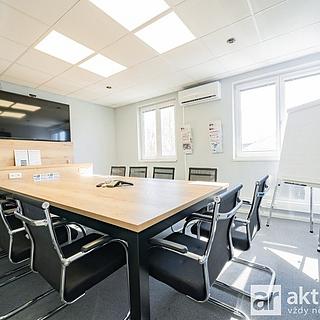 Pronájem kanceláře 240 m&sup2; Neratovice