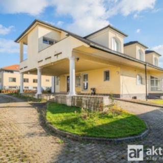 Prodej komerčního pozemku 2 233 m² Praha Šeberov, K Hrnčířům
