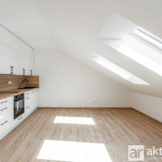 Pronájem bytu 1+kk a garsoniéry 32 m² Ovčáry, Na Bulánce