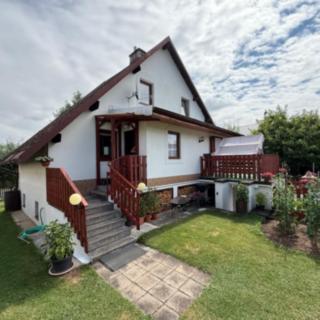 Prodej chaty 90 m² Toužim Komárov