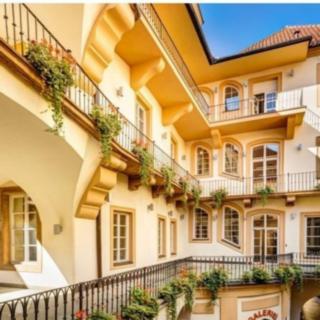 Pronájem kanceláře 541 m² Praha