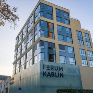 Pronájem kanceláře 595 m² Praha
