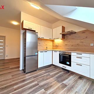 Prodej bytu 2+1 64 m² Lochovice