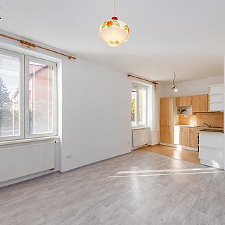 Pronájem bytu 3+kk 76 m&sup2; Praha