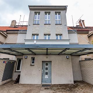 Pronájem rodinného domu 160 m² Praha