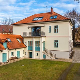 Pronájem rodinného domu 237 m² Dolní Břežany, U Zámku
