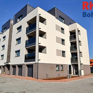 Pronájem bytu 1+kk a garsoniéry 33 m² Český Brod, Klučovská