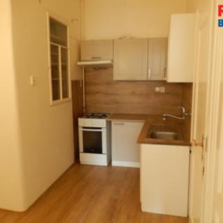 Pronájem bytu 2+1 45 m² Praha Nusle, náměstí Bratří Synků