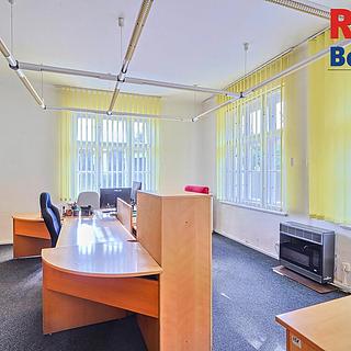 Pronájem kanceláře 101 m² Český Brod, Zborovská