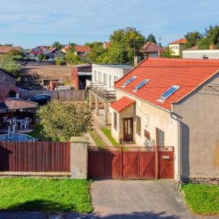 Prodej rodinného domu 234 m² Chrášťany Bylany