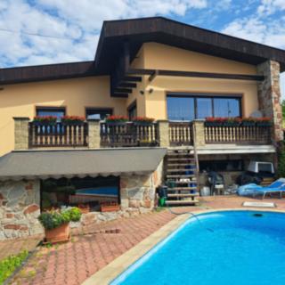 Prodej rodinného domu 240 m² Sazená