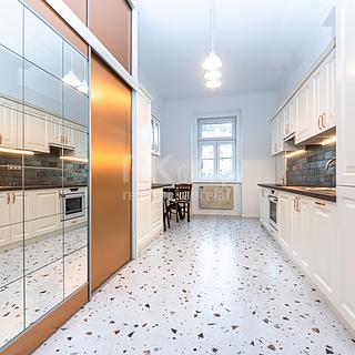 Pronájem bytu 2+kk 49 m&sup2; Praha