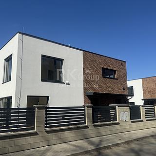 Pronájem rodinného domu 228 m² Praha Hloubětín, Za mosty