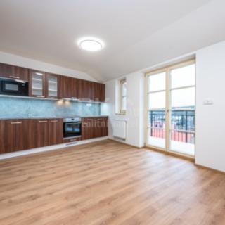 Pronájem bytu 2+kk 47 m² Slaný, Komenského náměstí