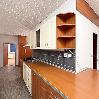 Pronájem bytu 3+1 80 m² Chomutov, 17. listopadu