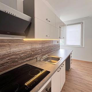 Pronájem bytu 3+1 66 m² Klášterec nad Ohří, Školní