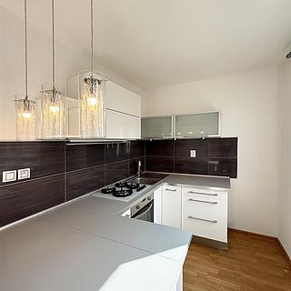 Pronájem bytu 2+1 56 m² Chomutov, Stavbařská