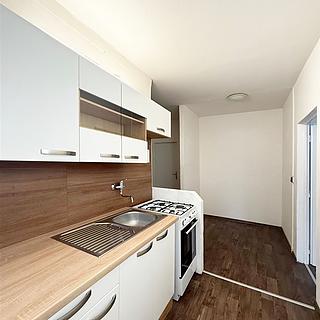 Pronájem bytu 3+1 66 m² Klášterec nad Ohří, Školní