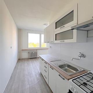Pronájem bytu 2+1 60 m² Chomutov, Dřínovská