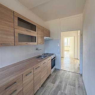 Pronájem bytu 3+1 76 m² Chomutov, Školní pěšina