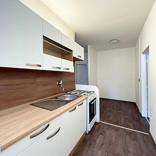 Pronájem bytu 3+1 66 m² Klášterec nad Ohří, Školní
