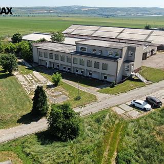 Prodej výrobního objektu 2 752 m² Uherčice