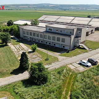 Prodej výrobního objektu 2 752 m² Uherčice