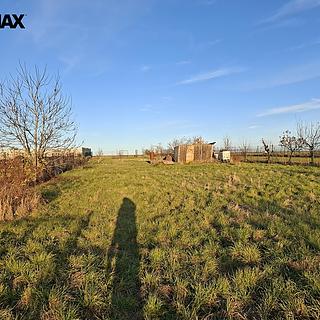 Prodej stavební parcely 1527 m&sup2; Křenovice