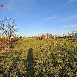 Prodej stavební parcely 1 527 m² Křenovice