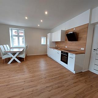 Pronájem bytu 3+kk 86 m&sup2; Trutnov