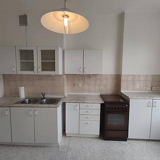 Pronájem bytu 3+1 110 m² Hradec Králové, třída Karla IV.