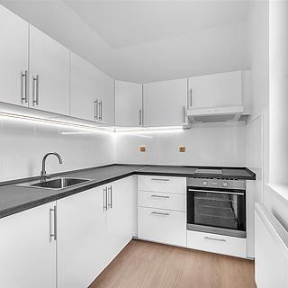 Pronájem bytu 2+kk 57 m² Hradec Králové, Gočárova třída