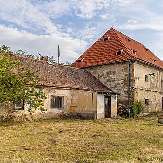 Prodej zemědělského objektu 2 500 m² Počedělice Volenice