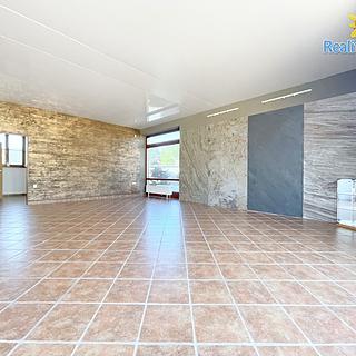 Pronájem obchodu 79 m&sup2; Jesenice