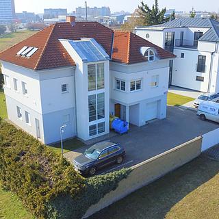 Pronájem rodinného domu, 350m&sup2;