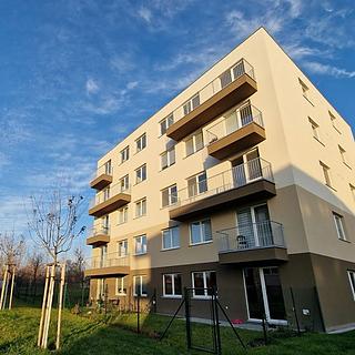 Prodej bytu 3+kk 76 m² Milovice Mladá, Armádní