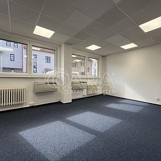 Pronájem kanceláře 122 m&sup2; Praha