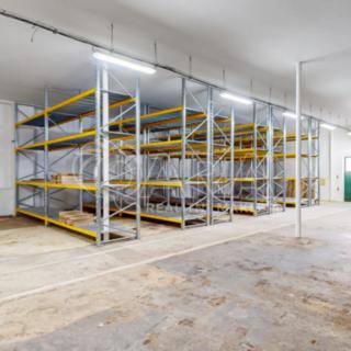 Prodej skladu 1 700 m² Luby